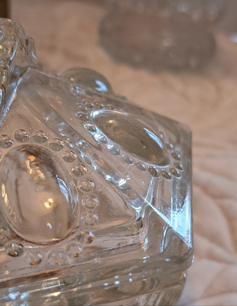 Vintage /Antique 1940's L.E. Smith Victorian Beaded Glass Hexagonal Trinket Box - Picture 4 of 10